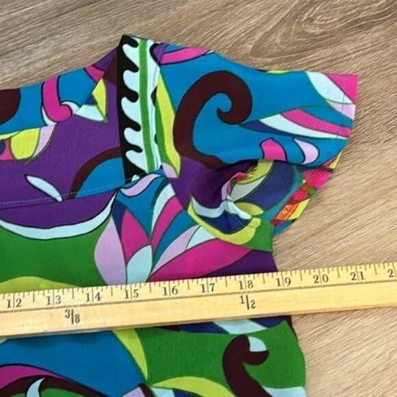 Colorful Womens 2-Piece Outfit With Abstract Print - Short-Sleeve Top & Elastic - Picture 7 of 10